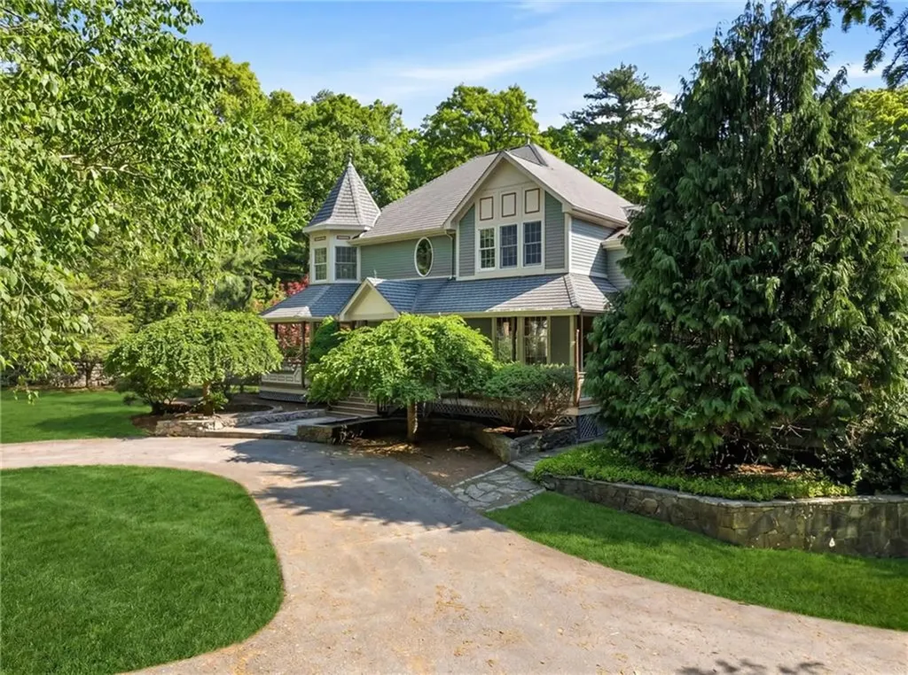 396 Love Lane Warwick RI 02818