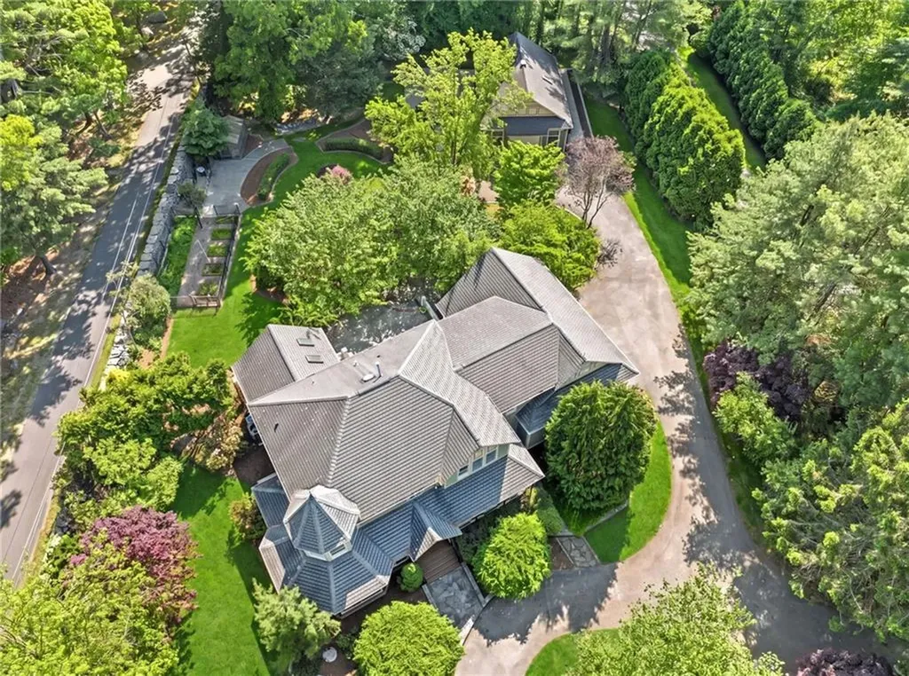 396 Love Lane Warwick RI 02818