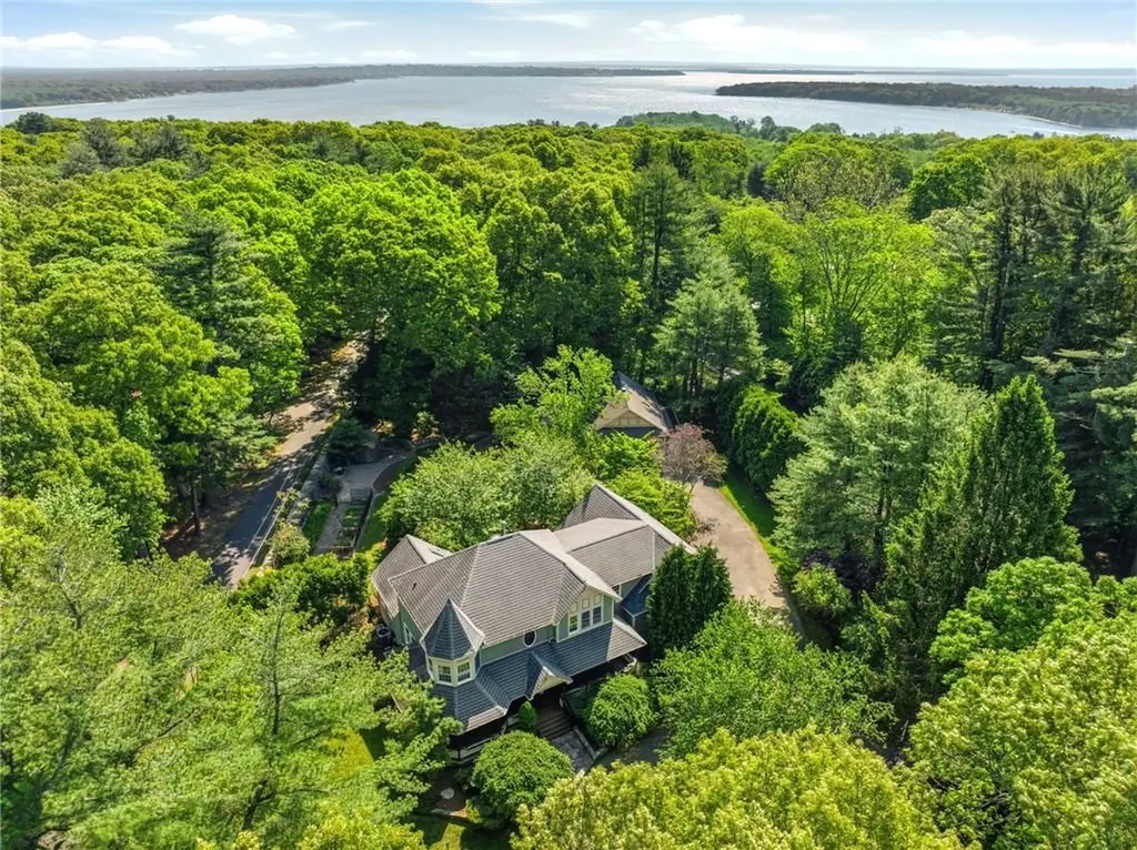 396 Love Lane Warwick RI 02818