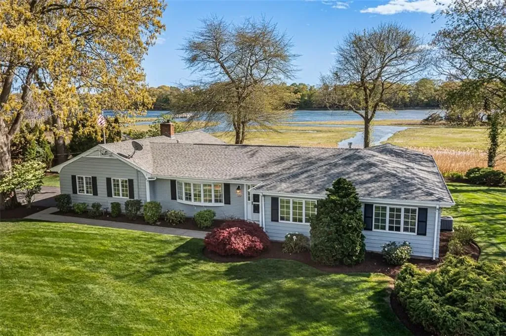 33 Meadowbrook Drive Barrington RI 02806