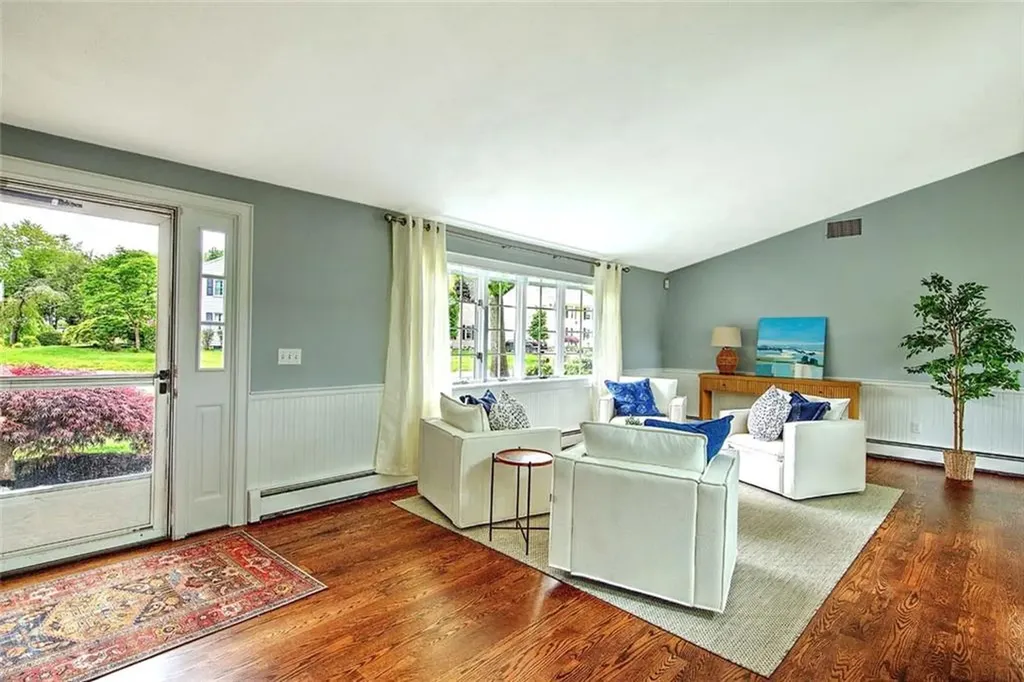 33 Meadowbrook Drive Barrington RI 02806