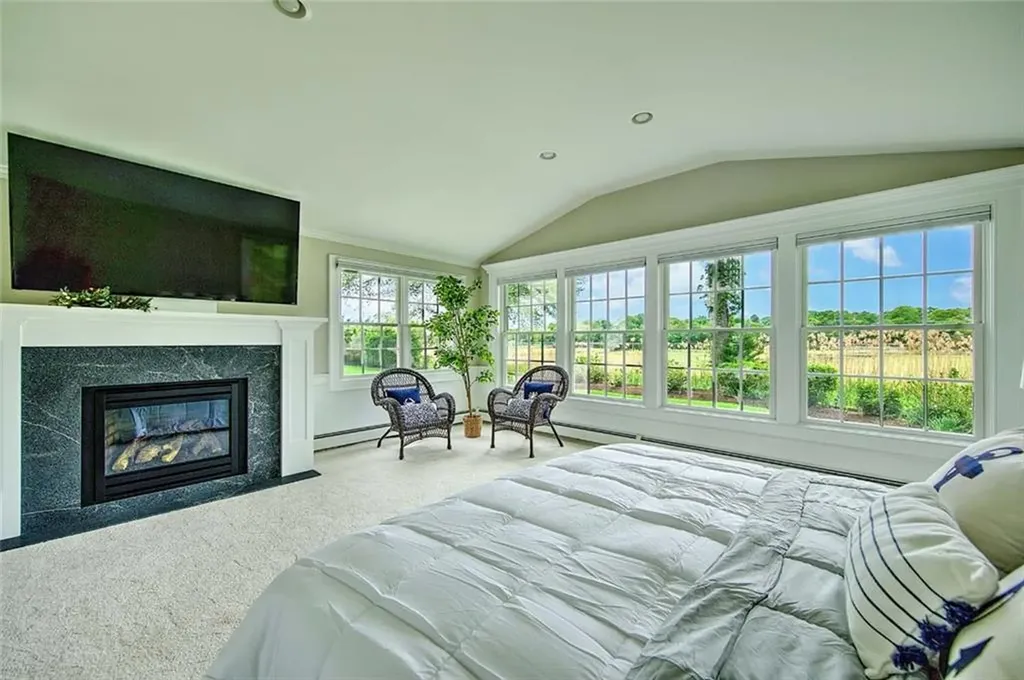 33 Meadowbrook Drive Barrington RI 02806