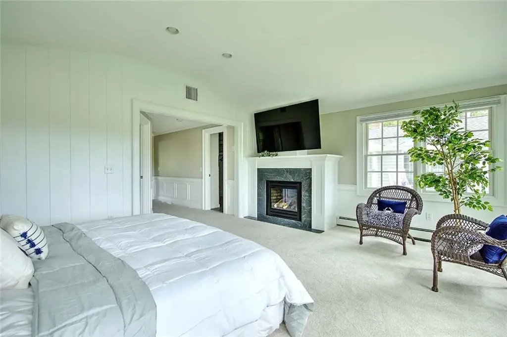 33 Meadowbrook Drive Barrington RI 02806