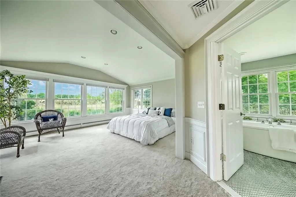 33 Meadowbrook Drive Barrington RI 02806