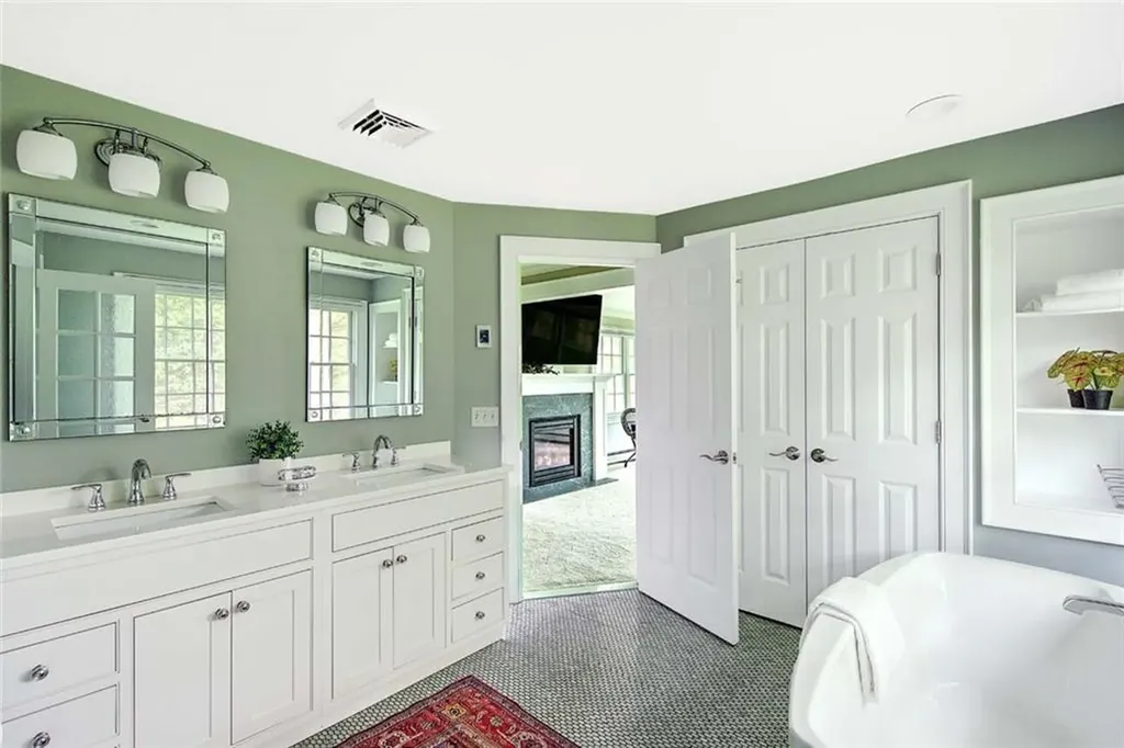 33 Meadowbrook Drive Barrington RI 02806