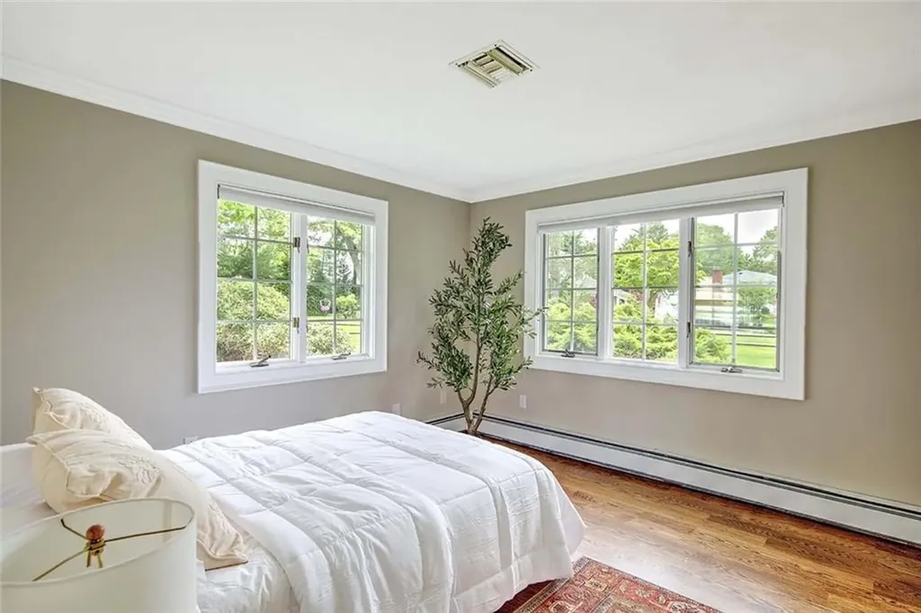 33 Meadowbrook Drive Barrington RI 02806