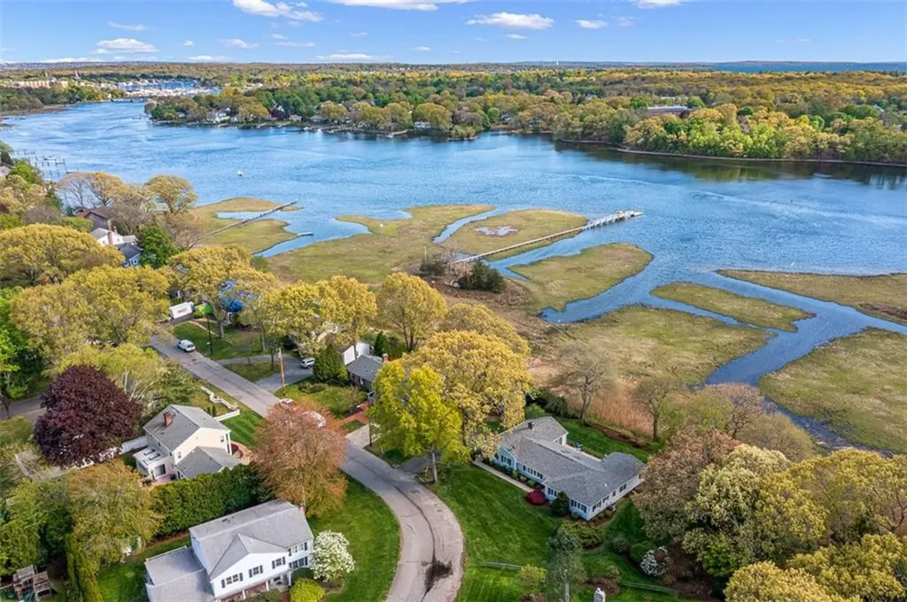 33 Meadowbrook Drive Barrington RI 02806