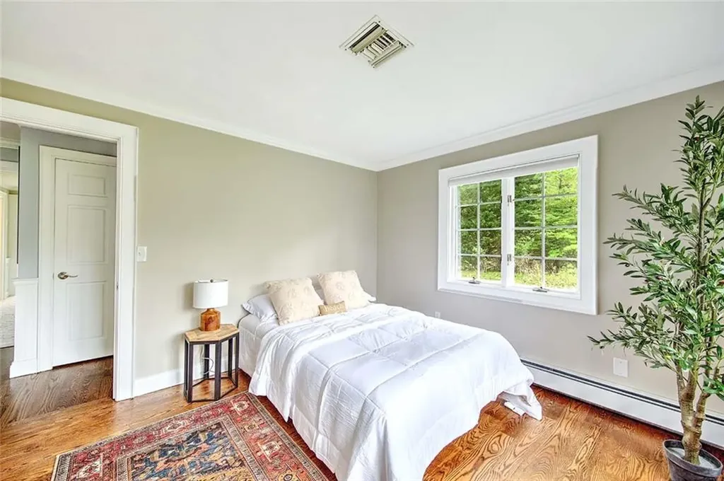 33 Meadowbrook Drive Barrington RI 02806