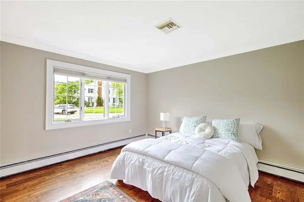 33 Meadowbrook Drive Barrington RI 02806