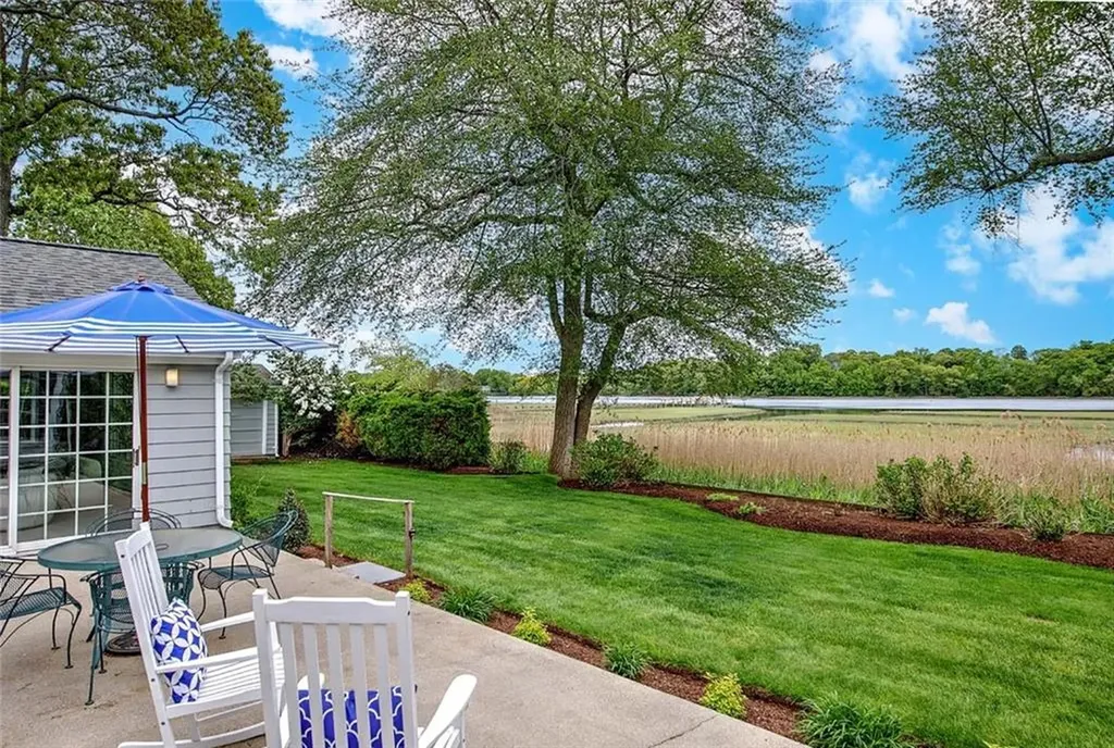 33 Meadowbrook Drive Barrington RI 02806