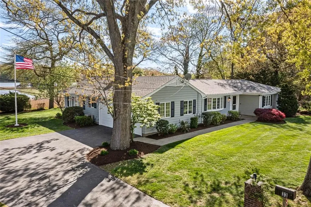 33 Meadowbrook Drive Barrington RI 02806
