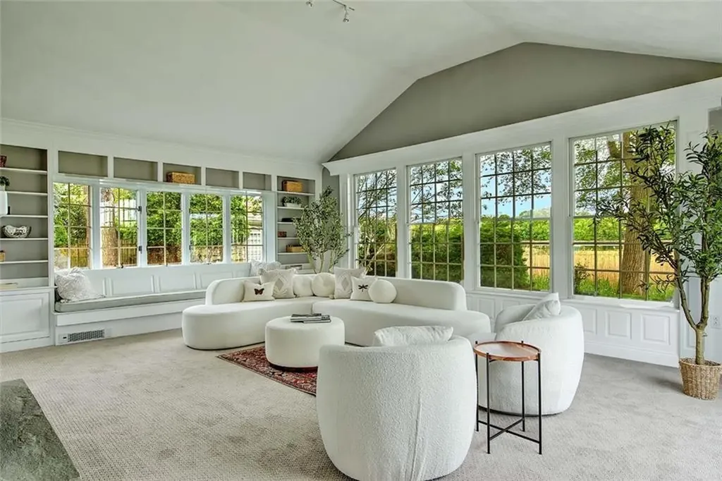 33 Meadowbrook Drive Barrington RI 02806