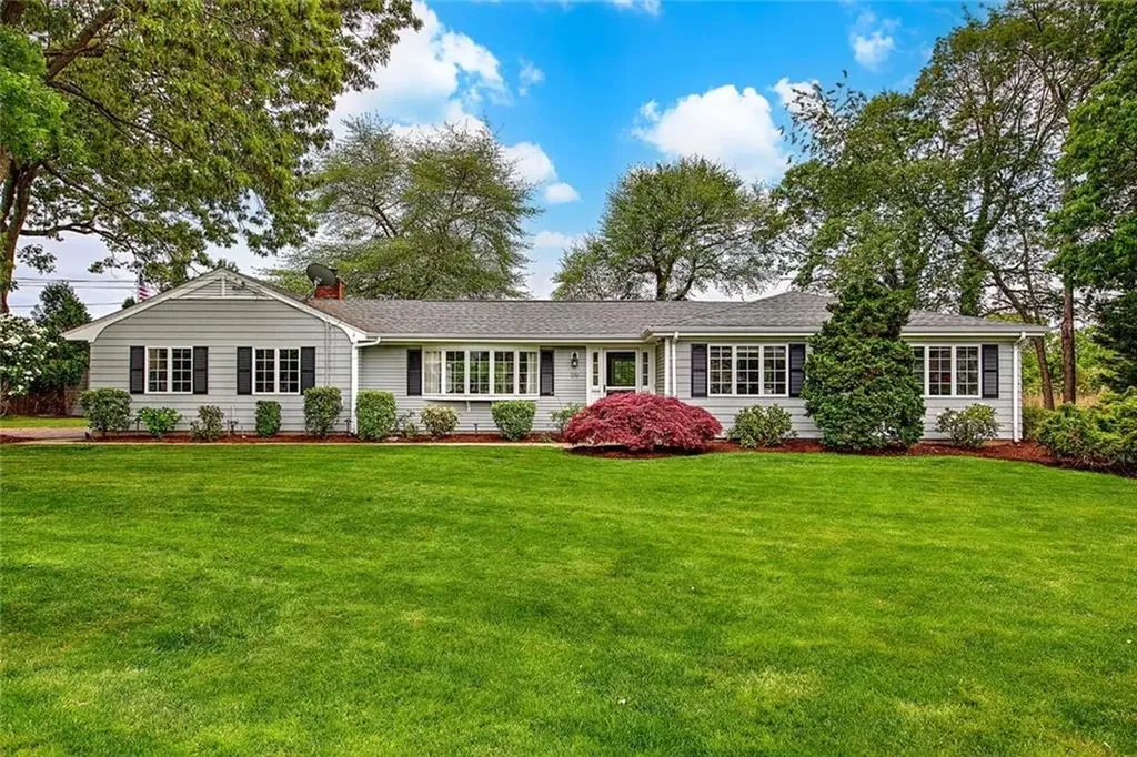33 Meadowbrook Drive Barrington RI 02806
