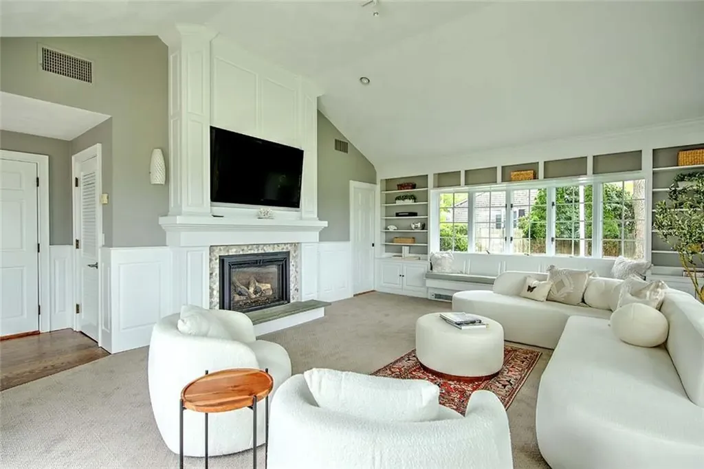 33 Meadowbrook Drive Barrington RI 02806