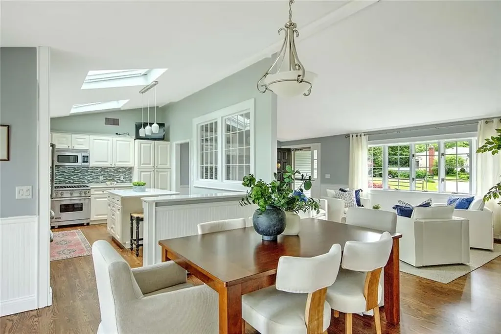 33 Meadowbrook Drive Barrington RI 02806