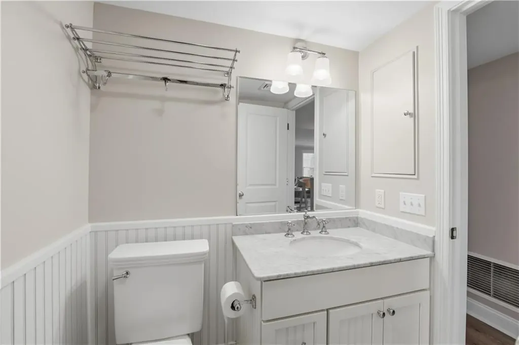 20 Narragansett Avenue Narragansett RI 02882