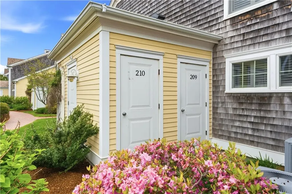 20 Narragansett Avenue Narragansett RI 02882