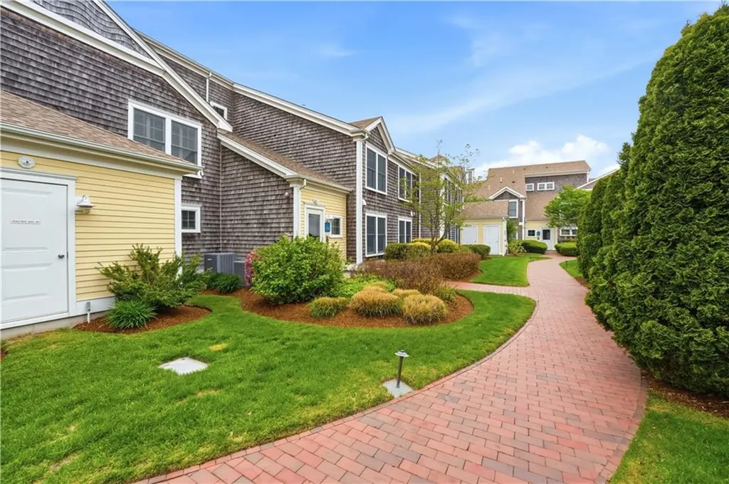 20 Narragansett Avenue Narragansett RI 02882
