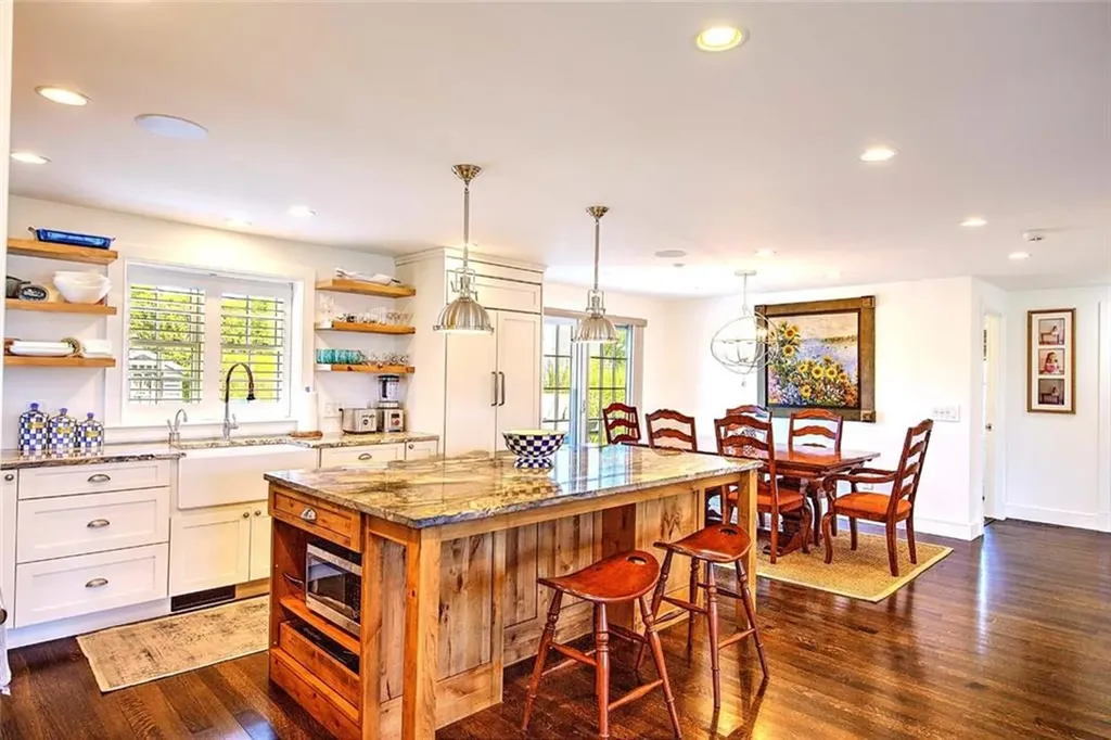 228 Bonnet Point Road Narragansett RI 02882