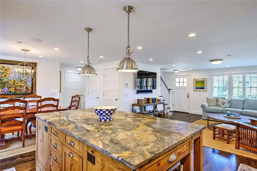 228 Bonnet Point Road Narragansett RI 02882