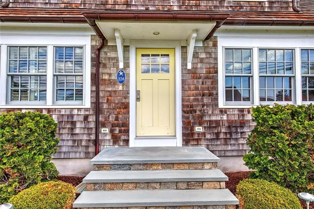 228 Bonnet Point Road Narragansett RI 02882