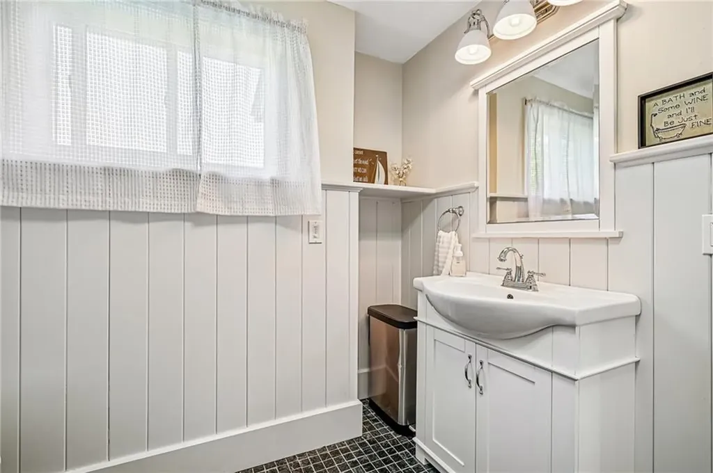 40 Sylvia Road Tiverton RI 02878