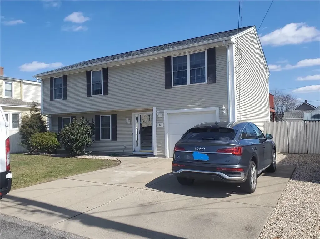 35 Ferncliff Avenue North Providence RI 02911