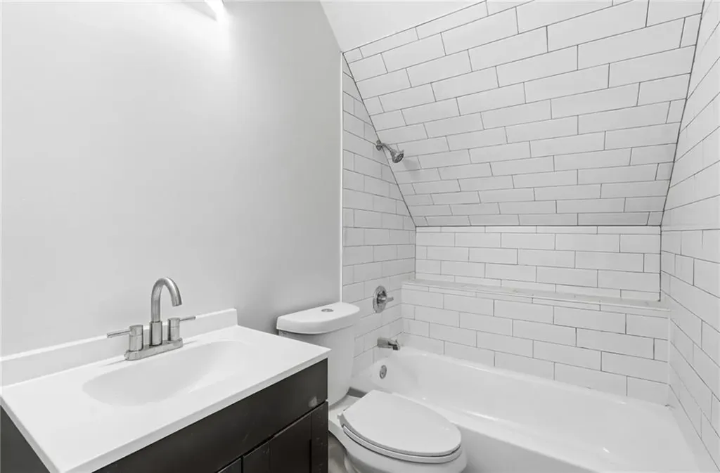 35 Lawrence Street Providence RI 02909