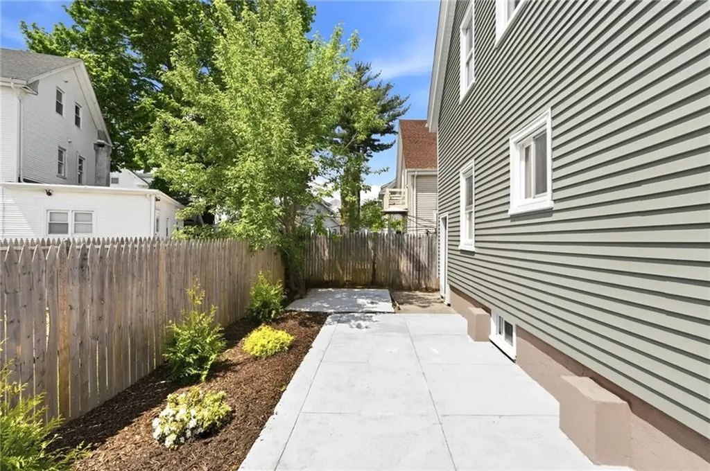 35 Lawrence Street Providence RI 02909
