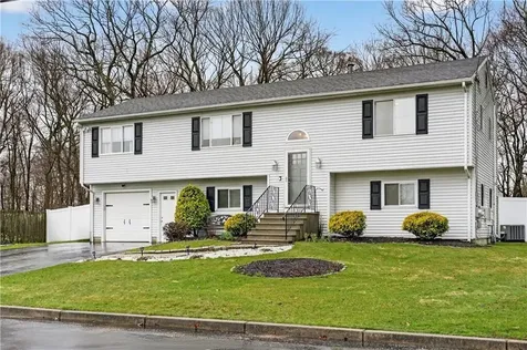 82 Mohawk Trail Cranston RI 02921