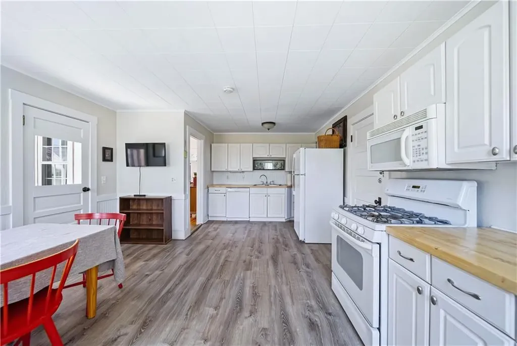 27 Barney Street Warren RI 02885