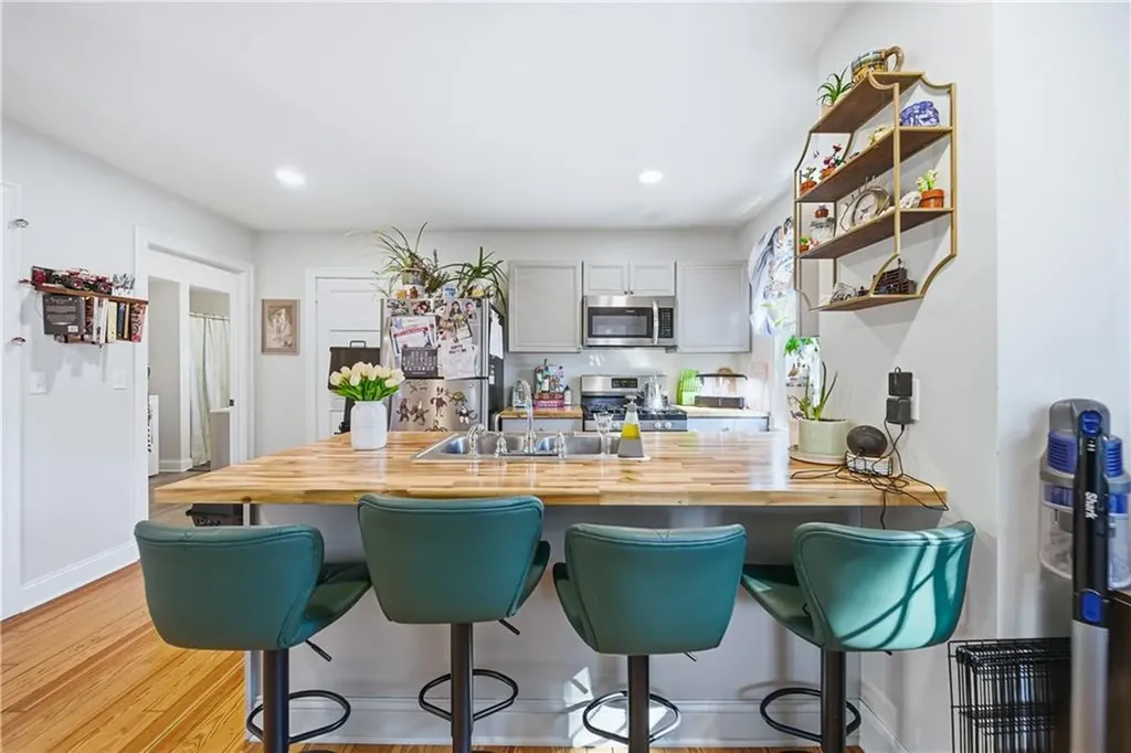 27 Barney Street Warren RI 02885