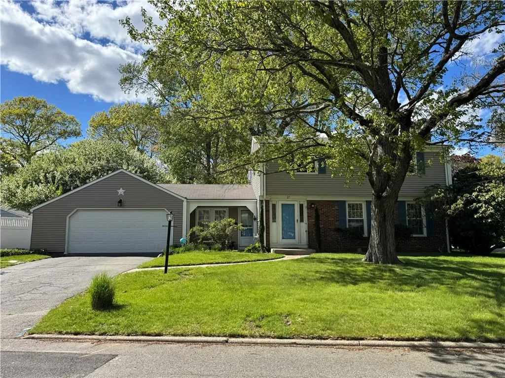 27 Monmouth Drive East Providence MA 02515