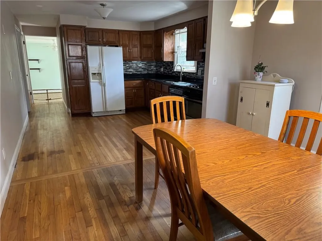 27 Monmouth Drive East Providence MA 02515