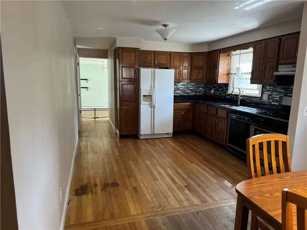 27 Monmouth Drive East Providence MA 02515