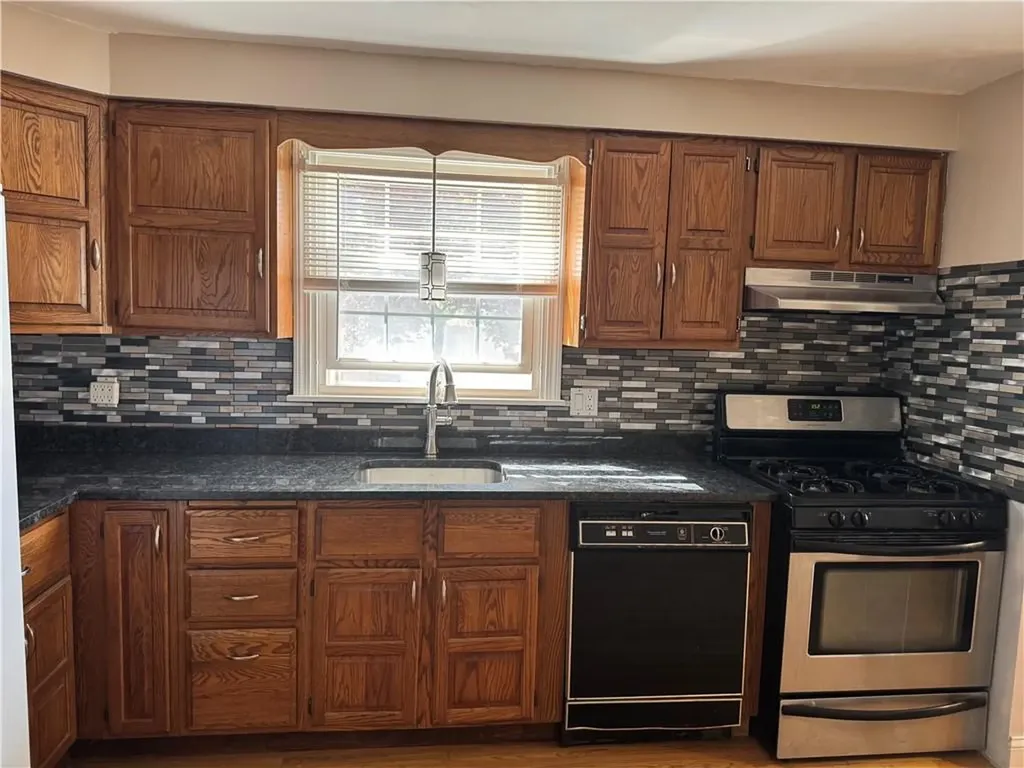 27 Monmouth Drive East Providence MA 02515