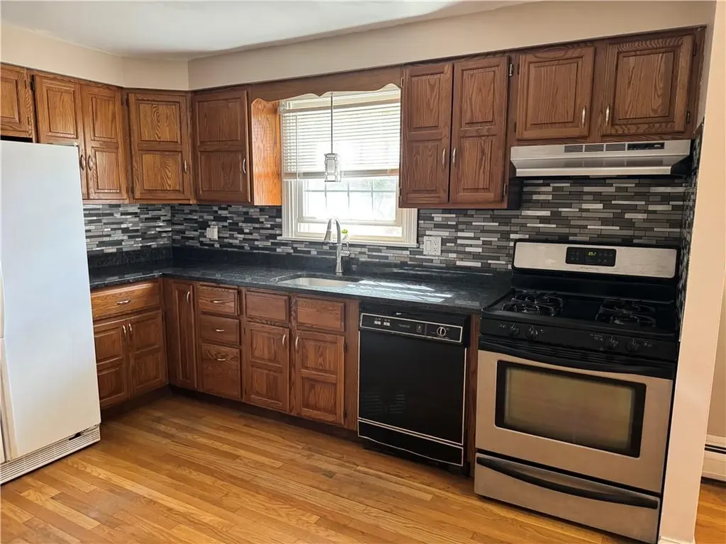 27 Monmouth Drive East Providence MA 02515