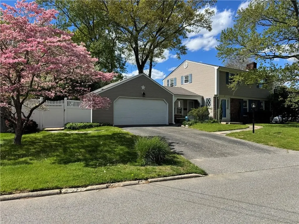 27 Monmouth Drive East Providence MA 02515