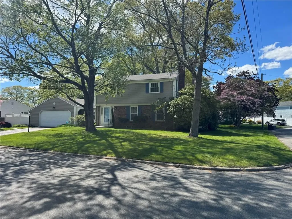 27 Monmouth Drive East Providence MA 02515