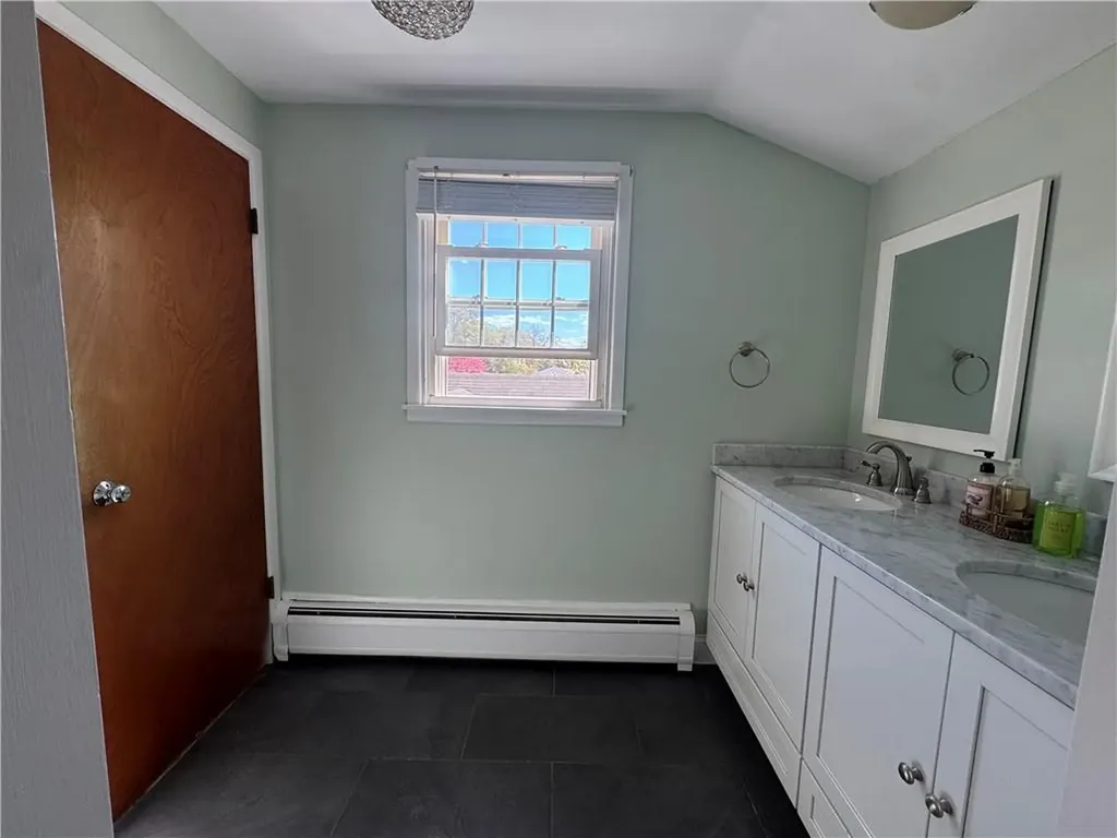 27 Monmouth Drive East Providence MA 02515