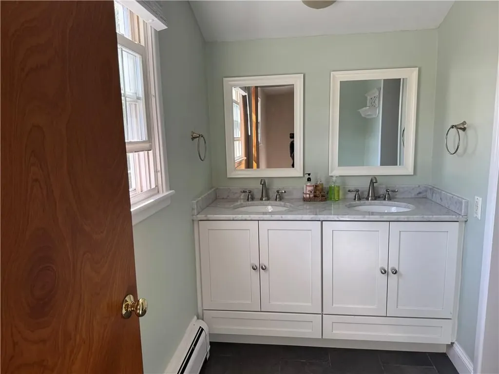 27 Monmouth Drive East Providence MA 02515