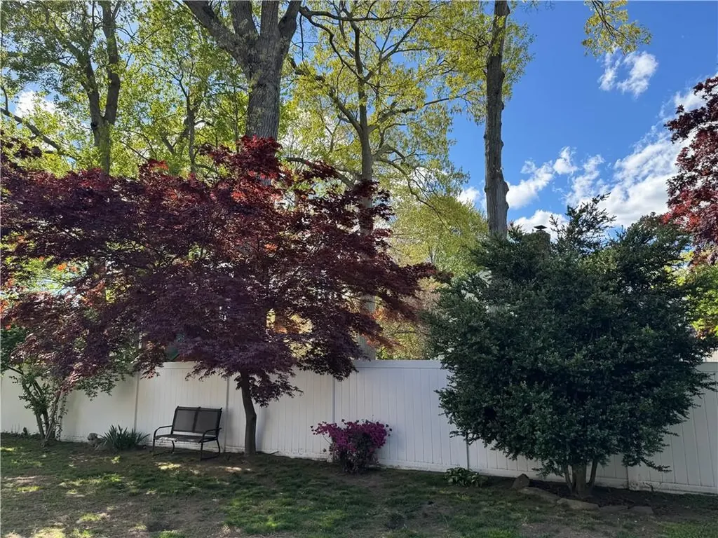 27 Monmouth Drive East Providence MA 02515