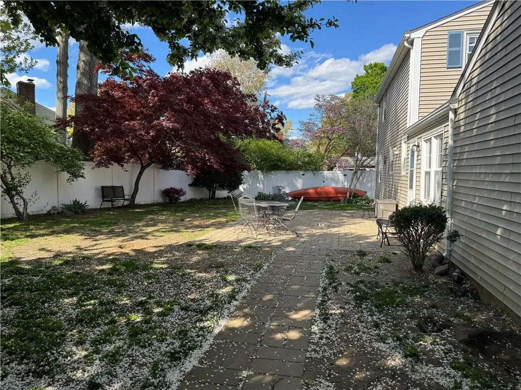 27 Monmouth Drive East Providence MA 02515