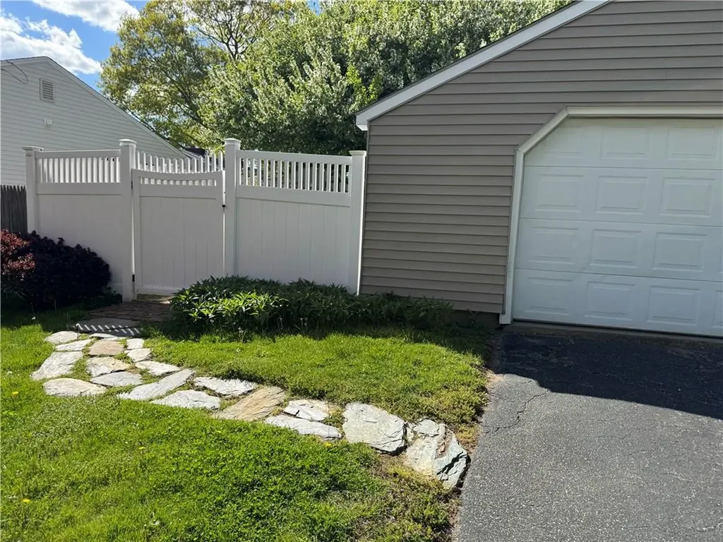 27 Monmouth Drive East Providence MA 02515