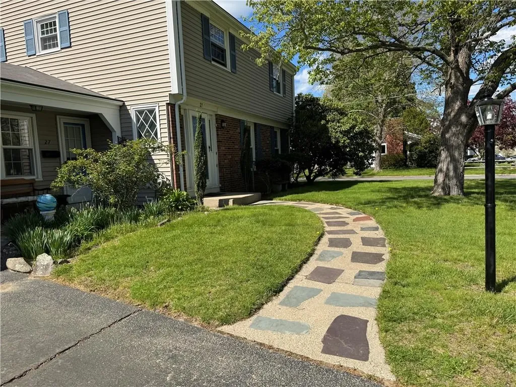 27 Monmouth Drive East Providence MA 02515
