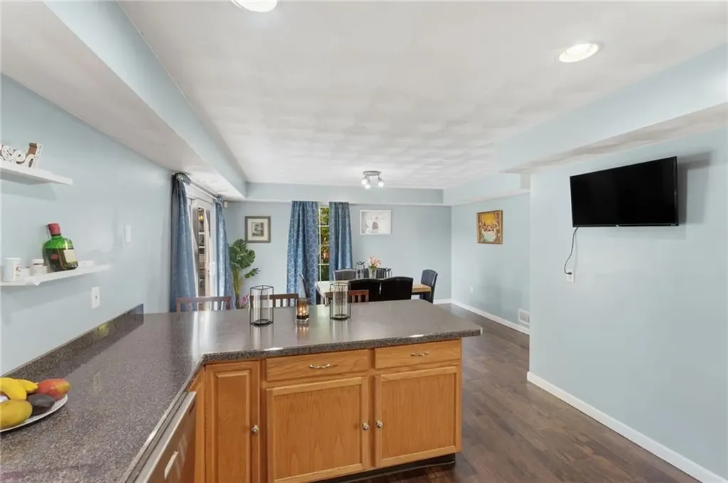 61 Metropolitan Avenue Cranston RI 02920