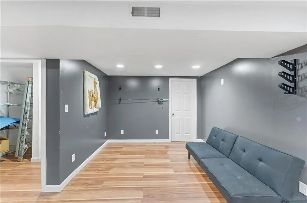 61 Metropolitan Avenue Cranston RI 02920