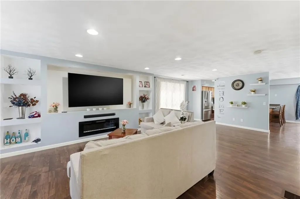 61 Metropolitan Avenue Cranston RI 02920