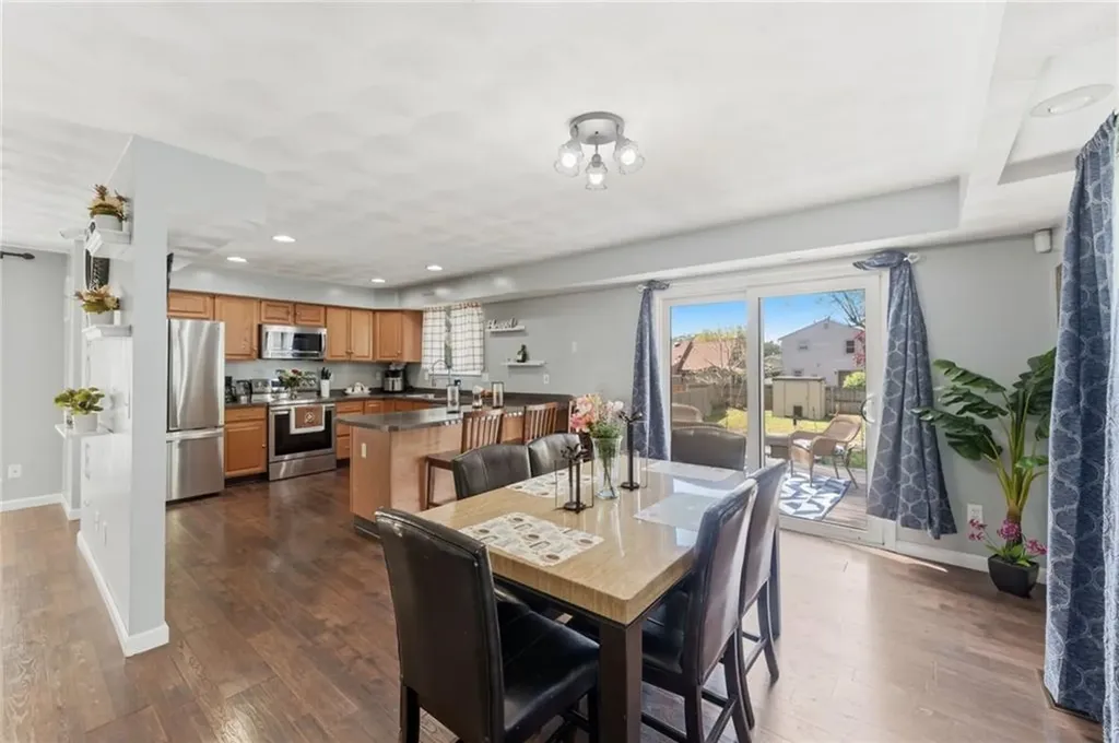 61 Metropolitan Avenue Cranston RI 02920
