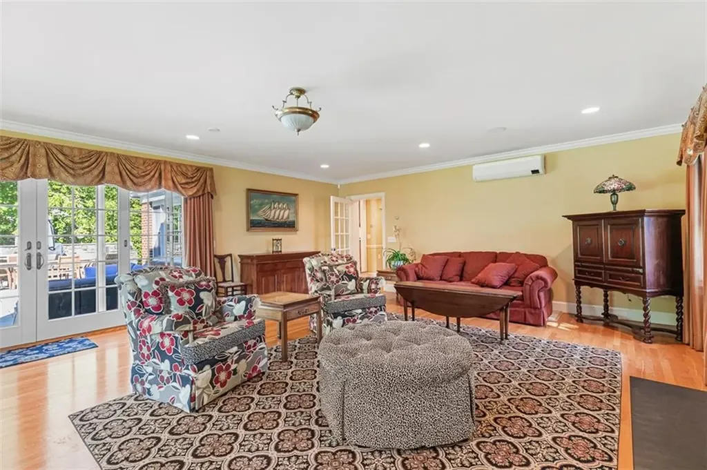 340 Newman Avenue East Providence RI 02916
